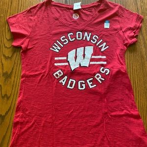 WI BADGERS RED V NECK SHIRT WOMENS SIZE L